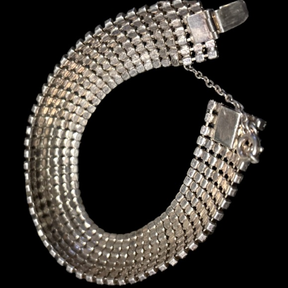 Elegant Clear Rhinestone Bracelet - Picture 7 of 8